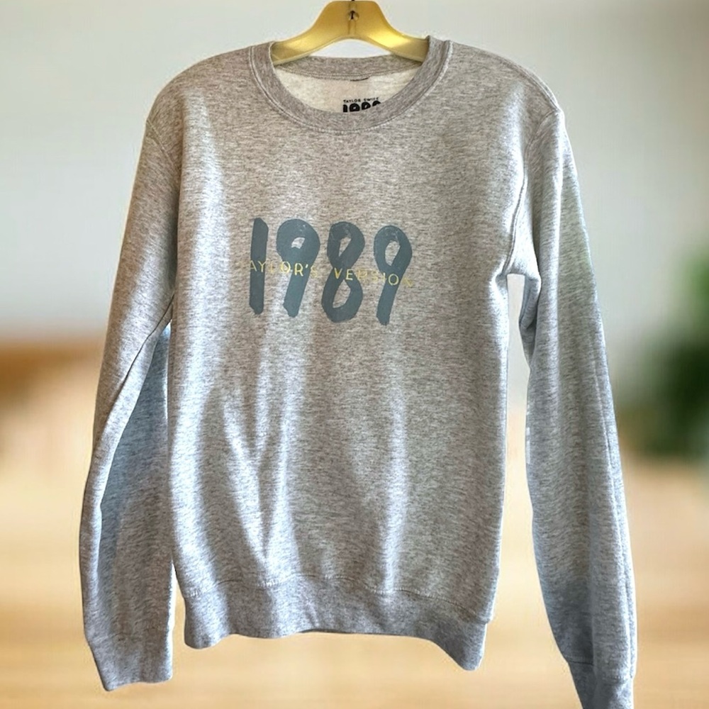 XS Official Taylor Swift Gray 1989 Crew